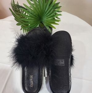 Akira fury slides accessorized with bling all around!!!